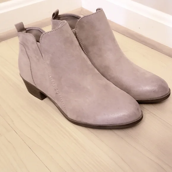 Arizona Womens Gale Block Heel Bootie - Picture 1 of 5